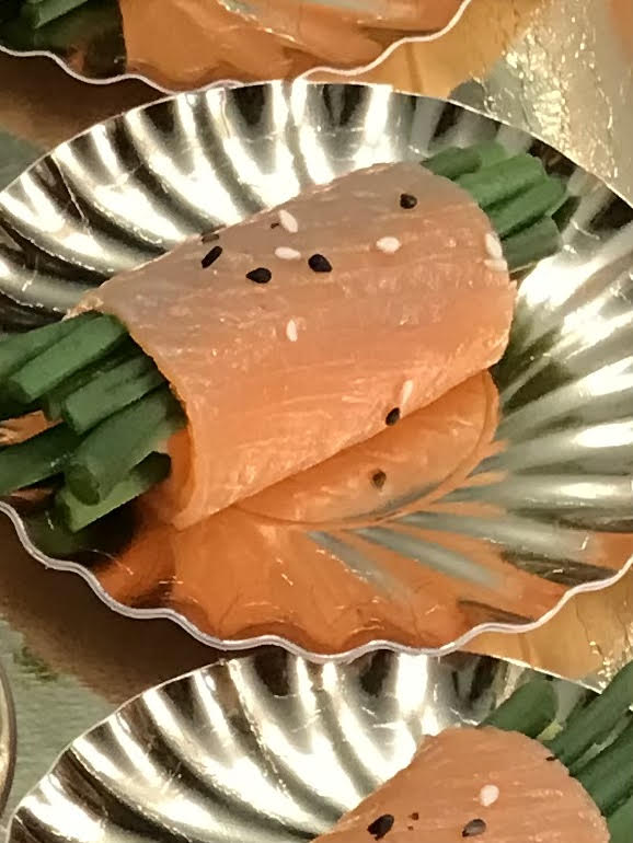 Rouleau d'haricots verts, saumon fumé, fromage frais au wasabi